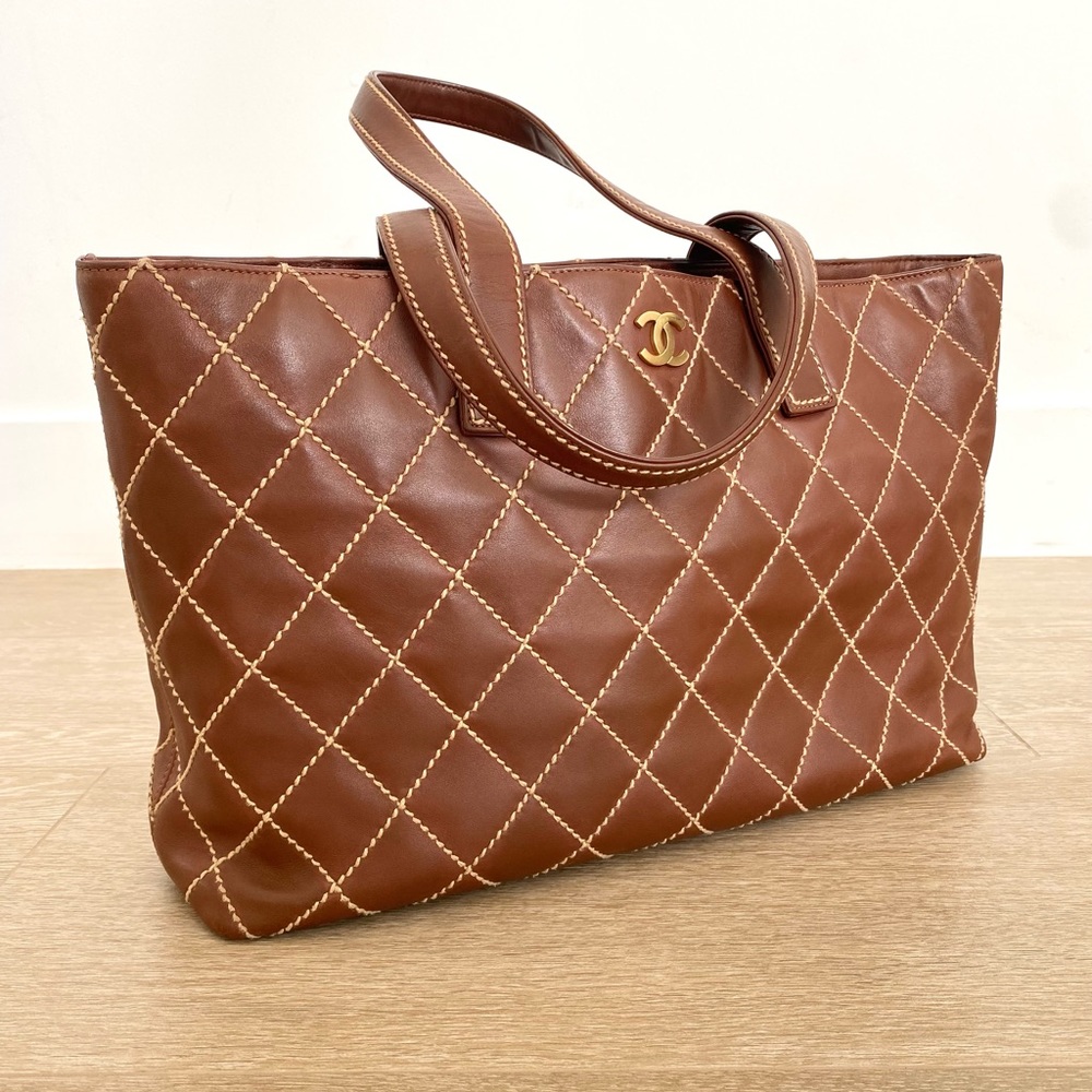Gorgeous Chanel Leather tote bag